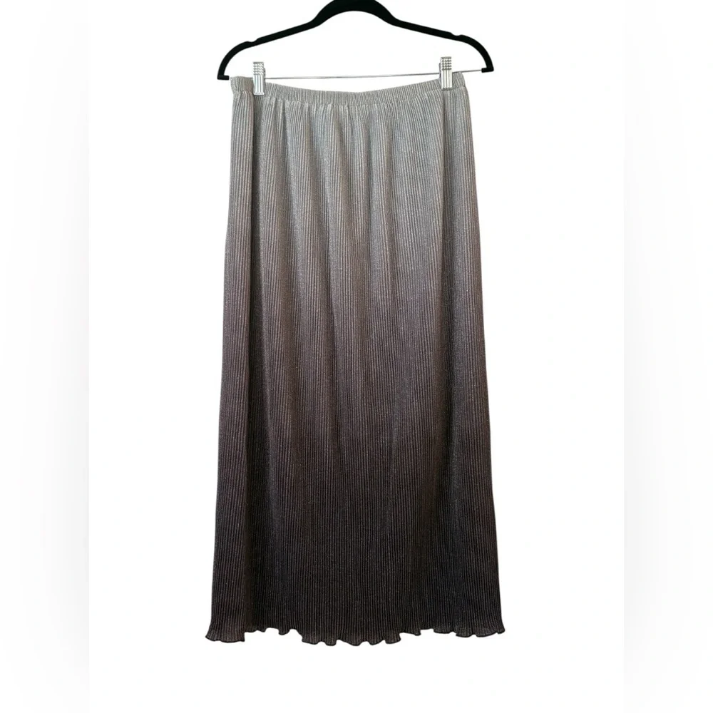 Petal & Pup Gray Ombre Pleated Midi Skirt - Picture 2 of 5